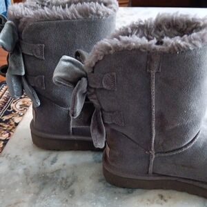 Girls  Gray Faux Fur Suede Winter Boots with Back Bows
